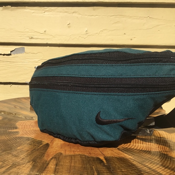 nike fanny pack vintage